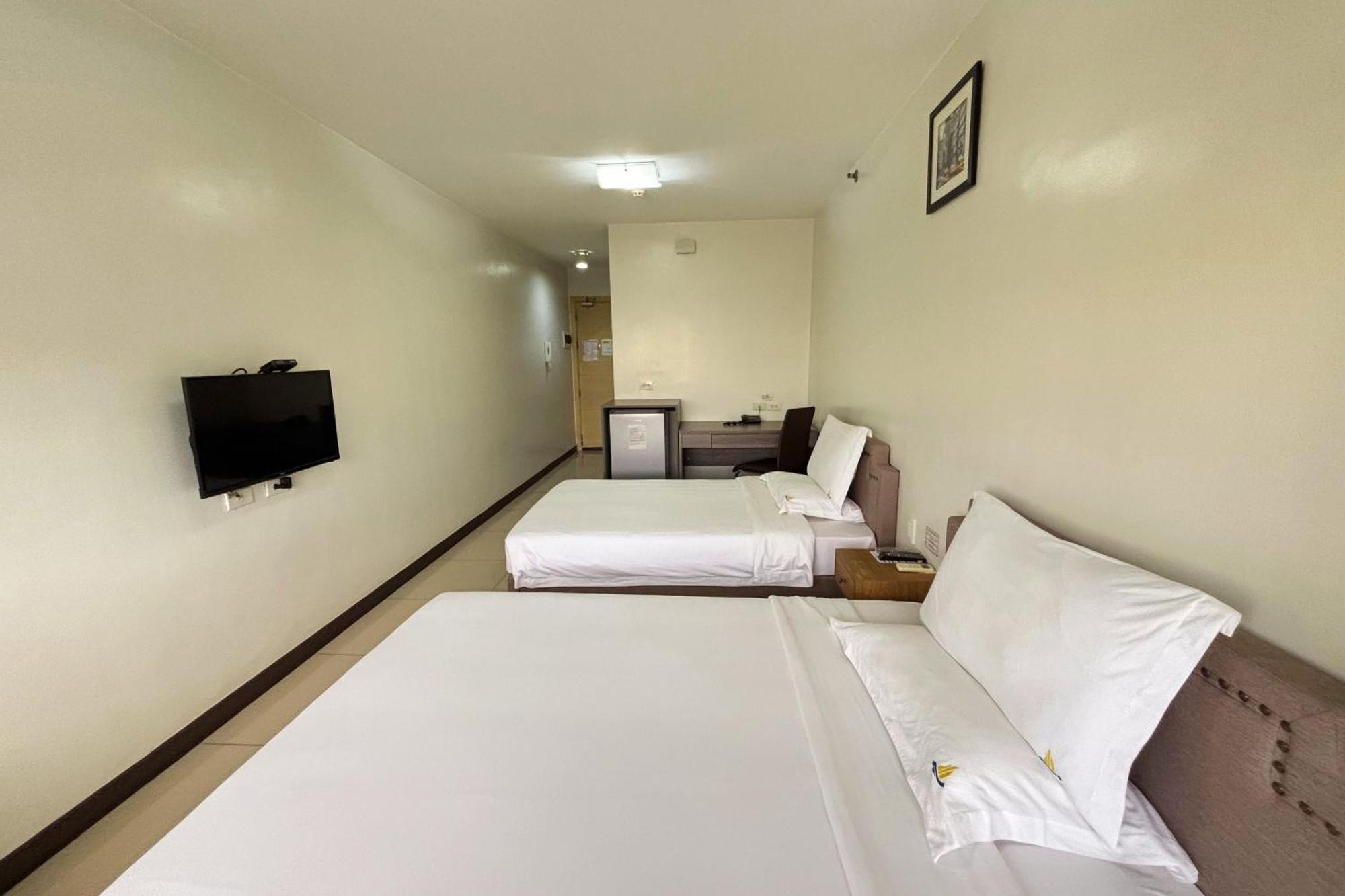 Extremeli Suites Manila Powered By Cocotel Bagian luar foto