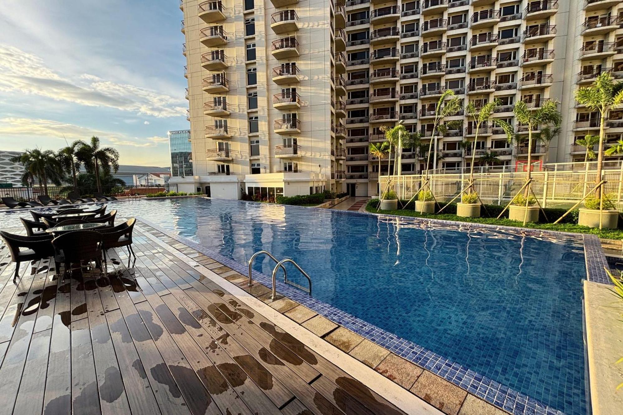 Extremeli Suites Manila Powered By Cocotel Bagian luar foto